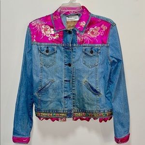 ♥️Levi’s Jean Jacket with Custom Panelling & Trim